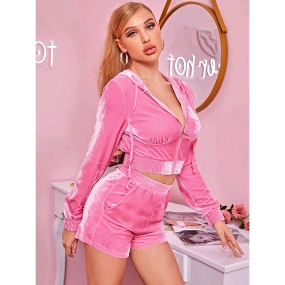 💞 Zip up Ruched Bust Hooded velvet jacket & shorts set 💞 - Picture 5 of 7